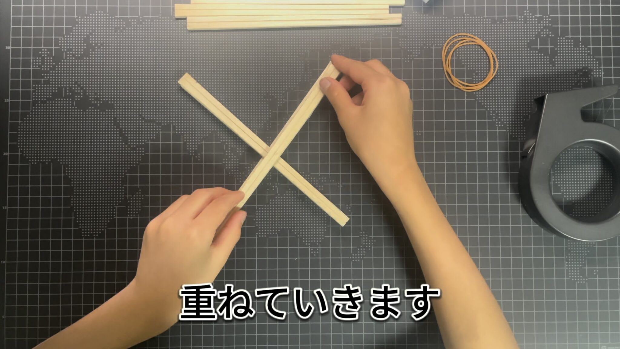 小学生の工作|割り箸とメラミンスポンジで簡単に作れるマジックハンド! - kids-crafts